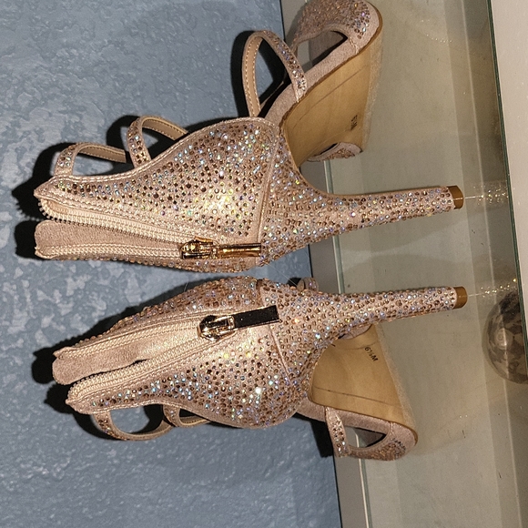 NEVER WORN INC International Concepts Heels 6.5 - Picture 5 of 6